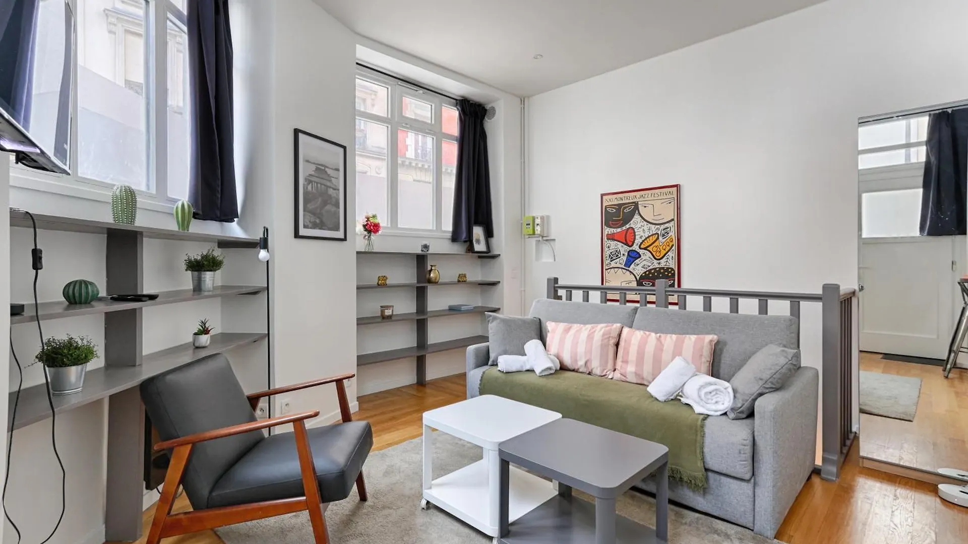 Charming Heart Of 17th Apartment