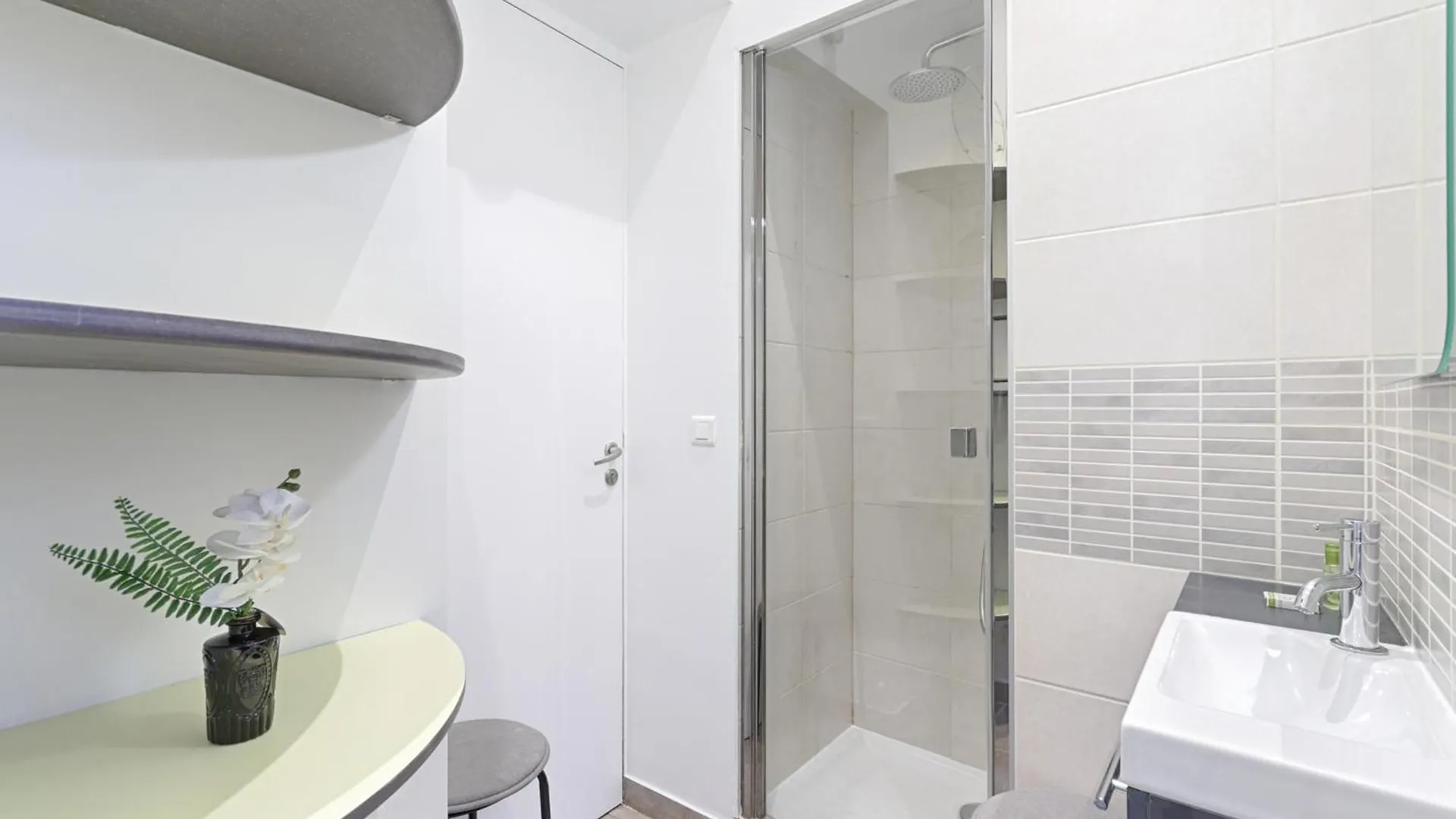 Charming Heart Of 17th Apartment Paris